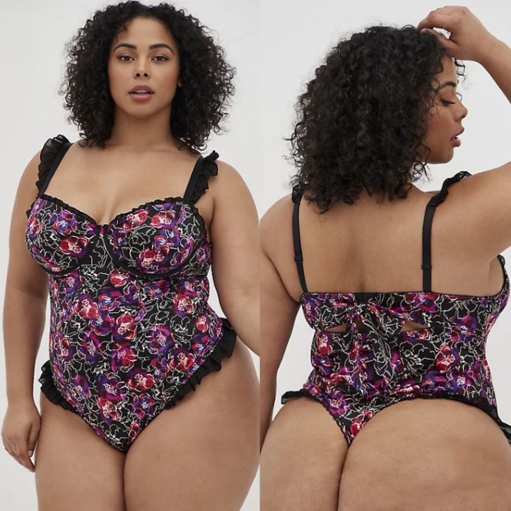 Torrid UNDERWIRE THONG RUFFLE BODYSUIT - SATIN FLORAL BLACK - Picture 2 of 6